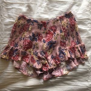 Cute floral flowy shorts! Like new!